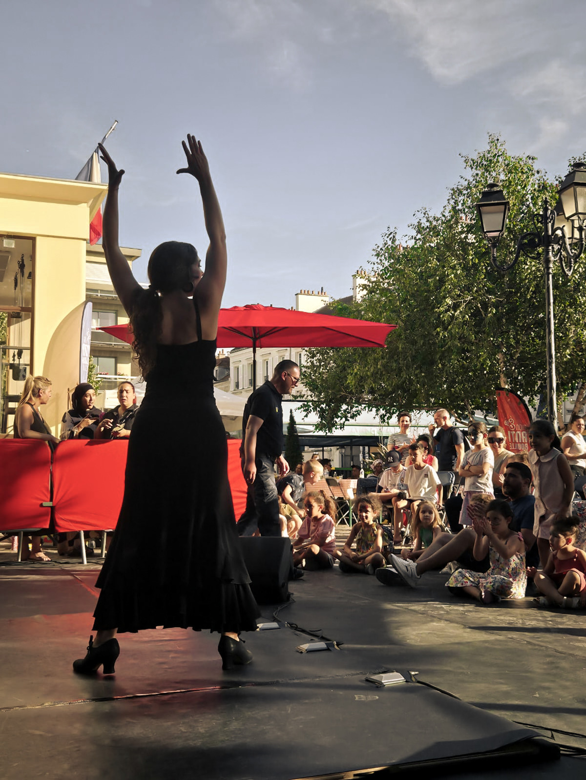 Flamenco dance outdoors in front of the audience, Mon Été Antirouille stage in Créteil