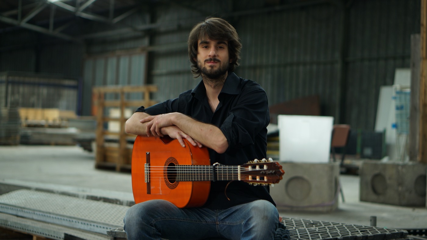 Csaba Ökrös et sa guitare flamenca